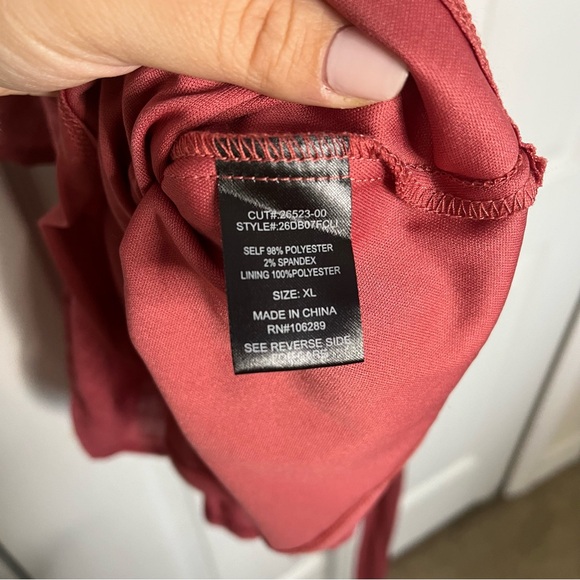 Elegant Red Sleeveless Dress - Picture 4 of 5